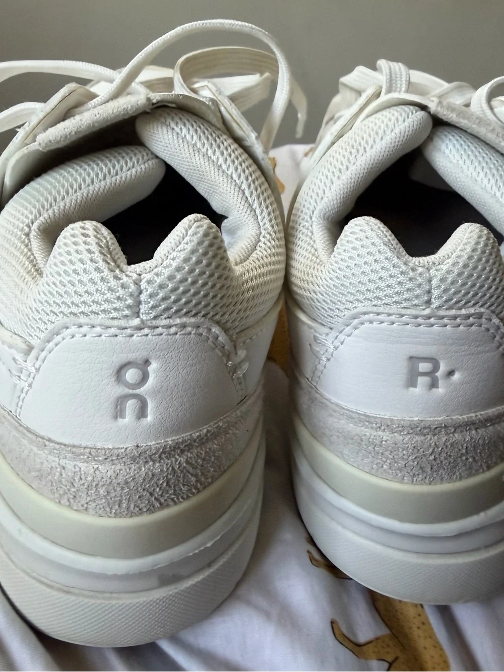On Running On Cloud Women's The Roger Clubhouse Sneakers, size 8W/38